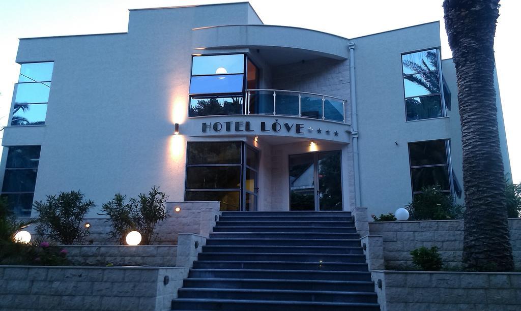 Love Live Hotel Sutomore Exteriör bild