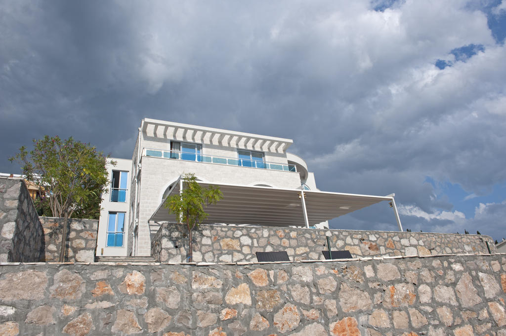 Love Live Hotel Sutomore Exteriör bild