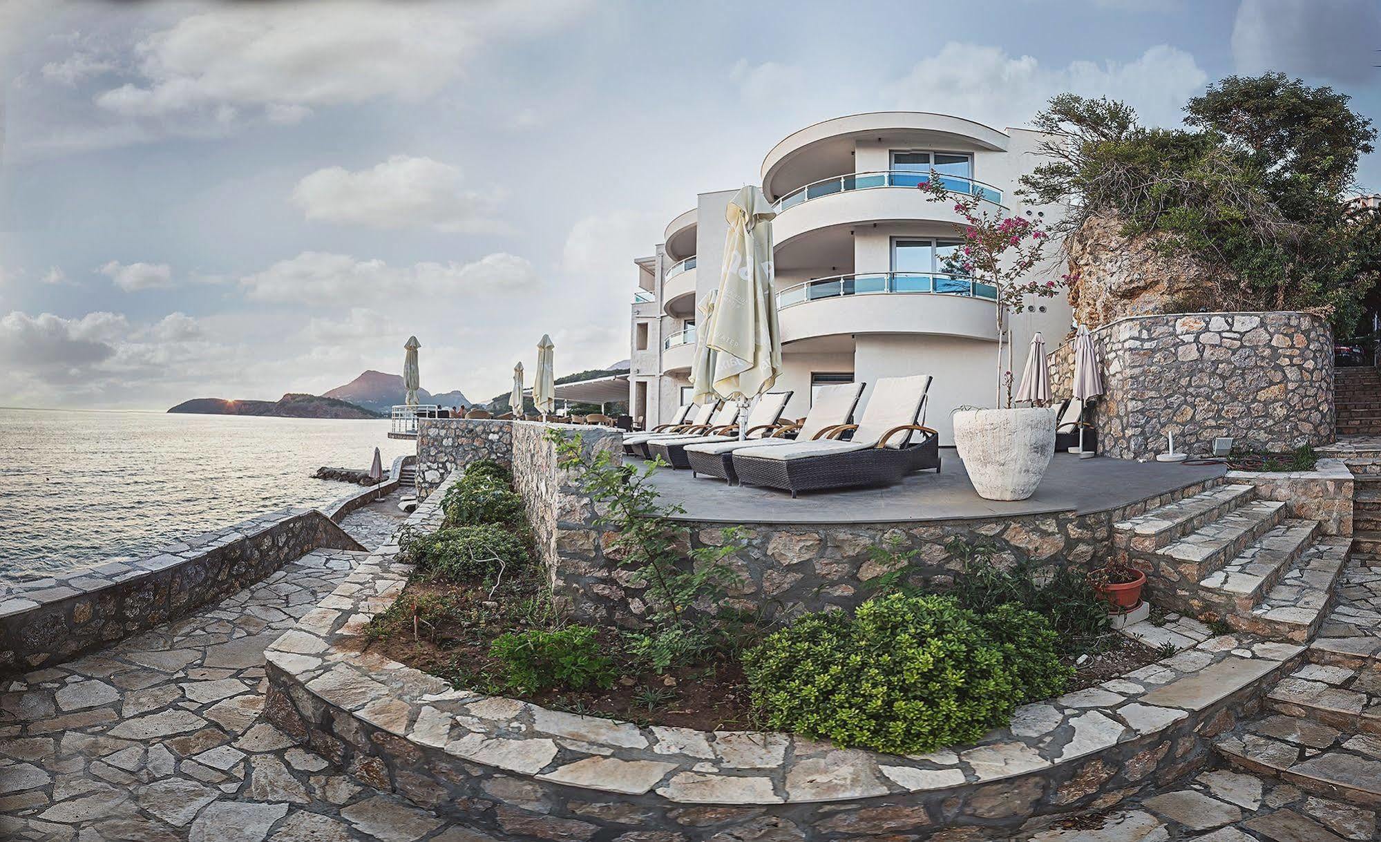 Love Live Hotel Sutomore Exteriör bild