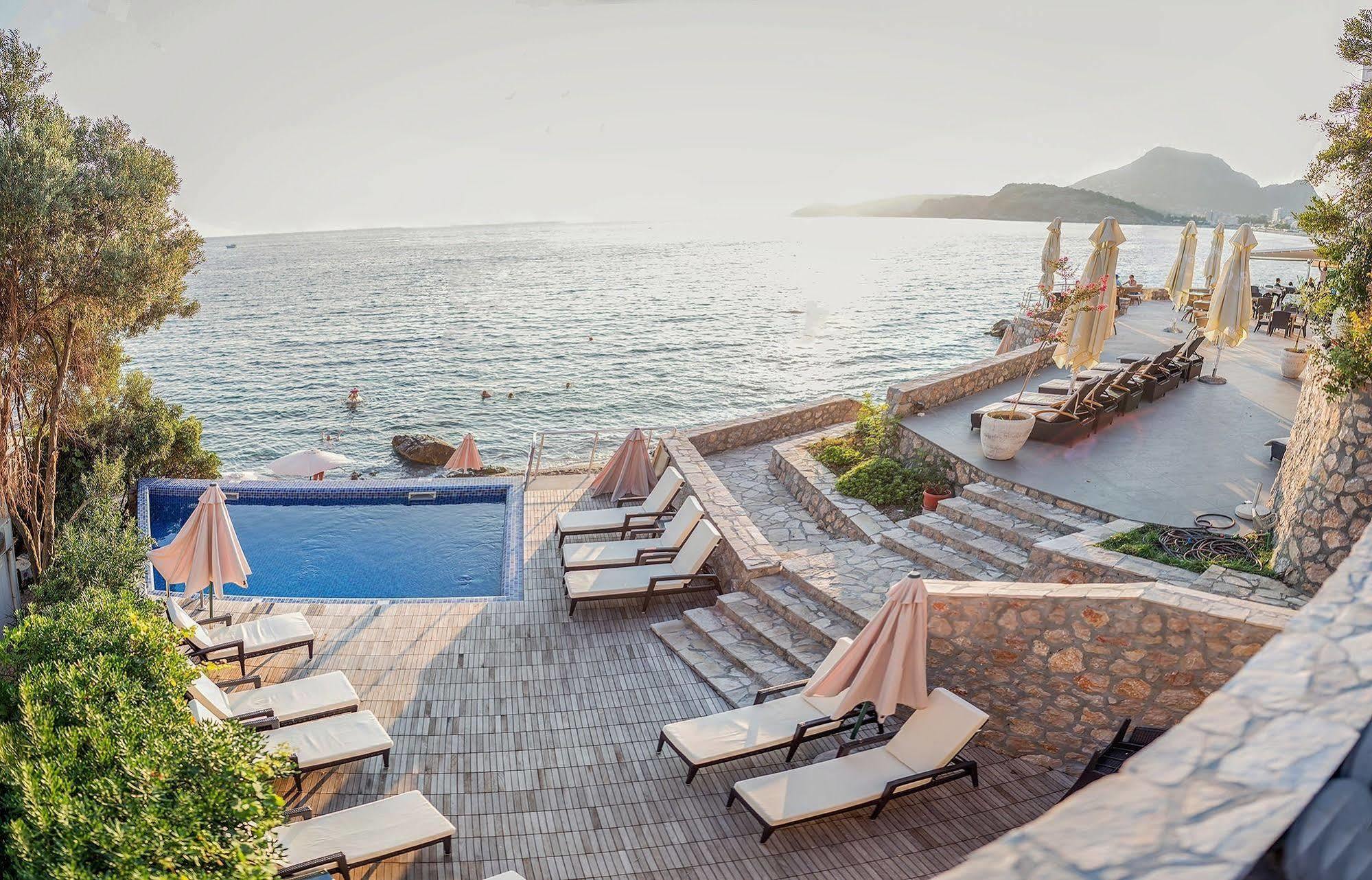 Love Live Hotel Sutomore Exteriör bild